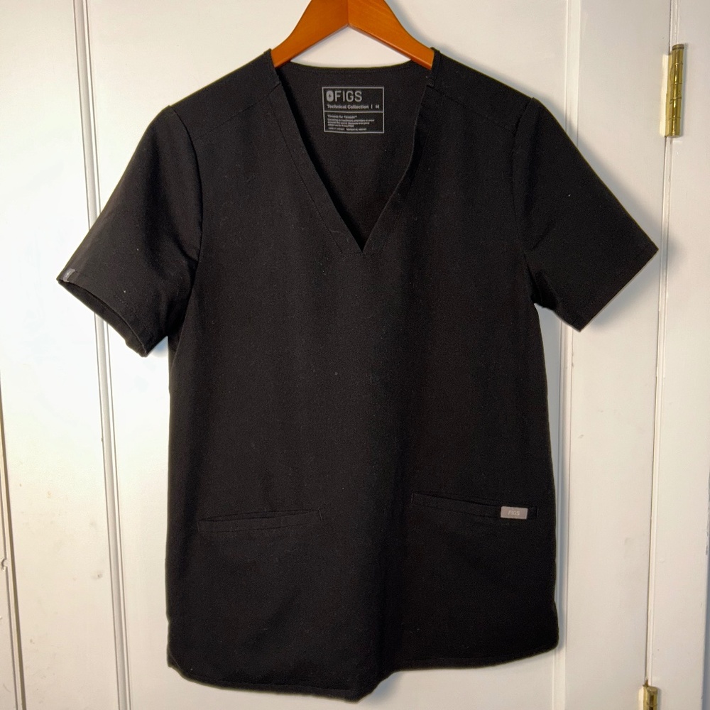 FIGS Technical Collection 2 pocket Women's V-neck scrub top Black Medium